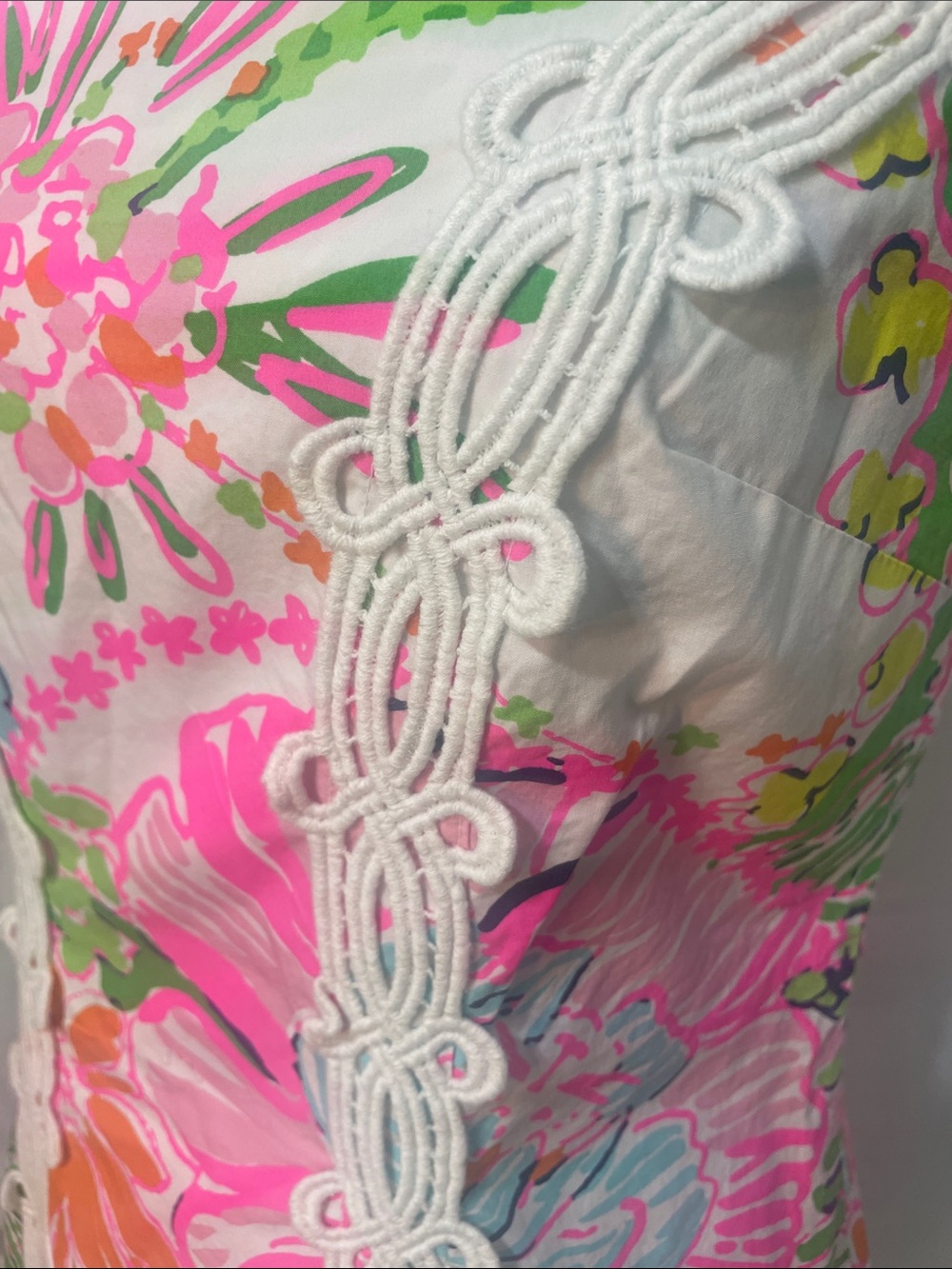 Lilly Pulitzer Sleeveless Shift Dress in Pink and Multicolor. Size 4. Pre-owned. - Picture 3 of 12